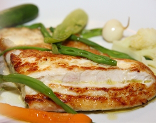 Pescado escalfado con ensalada