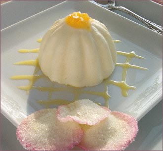 Bavarois de vainilla con fresas marinadas