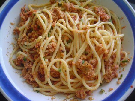 Spaghettis con pollo y queso