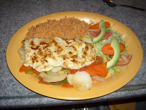 Pechugas de pollo y endibias al vapor con salsa de alcaparras