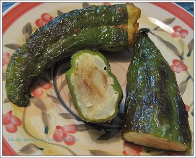 Pimientos verdes rellenos de tortilla de patata