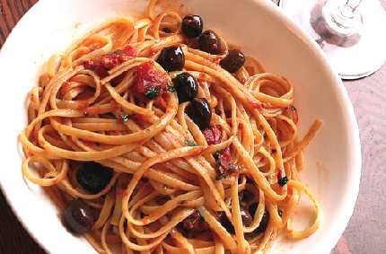 Volcán de tallarines picantes