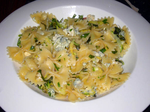 Farfalla con gorgonzola y achicoria