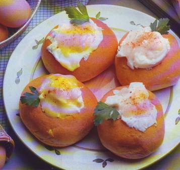 Panecillos con huevos escalfados