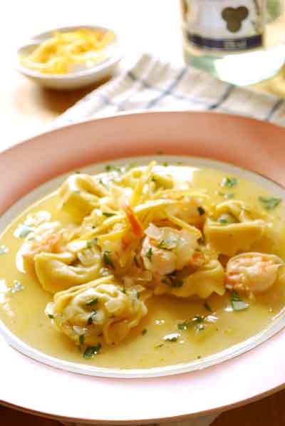 Raviolis de requesón y espárragos