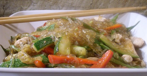 Wok de hortalizas con salsa de cacahuetes