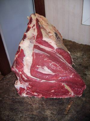 Chuletas de buey con tomate