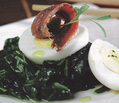 Espinacas con anchoas y huevos duros