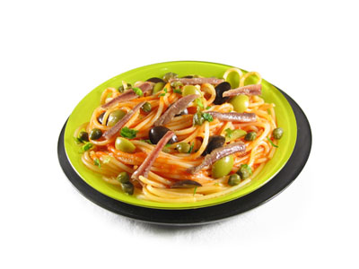 Espaguetis con anchoas y alcaparras