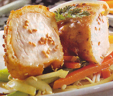 Pollo rebosado con sésamo y verduras de la huerta