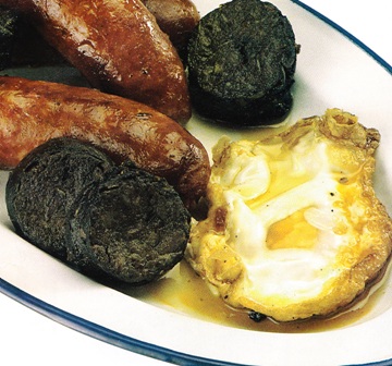 Huevos fritos con chorizos y morcillas