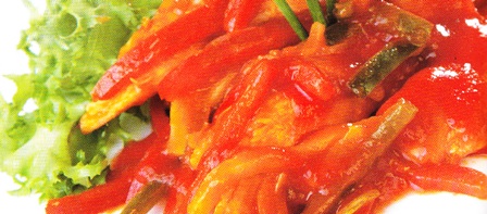 Pollo en salsa roja