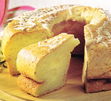 Rosca de pan a los dos quesos