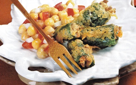 Ensalada de garbanzos con pimientos rellenos