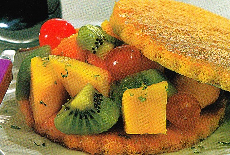 Mil hojas de bizcocho con frutas