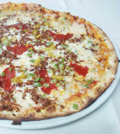 Pizza de queso gorgonzola y aceitunas
