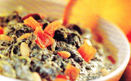 Espinacas con piñones y orejones