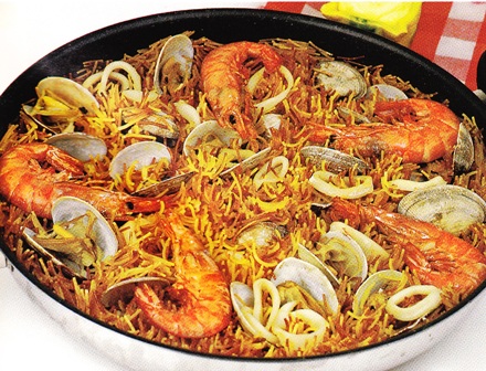 Fideuá con marisco