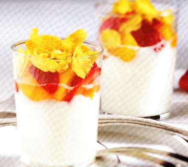 Fruta con queso fresco y yogur