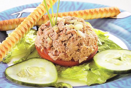 Ensalada de atún con pepino y jitomate
