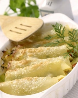 Judías verdes y ajetes en canelón de queso 