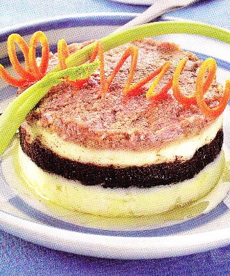 Pastel de patatas con aceitunas y anchoas