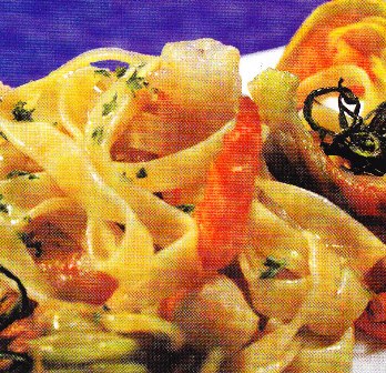 Tagliatelle con langostinos y flores de calabacín