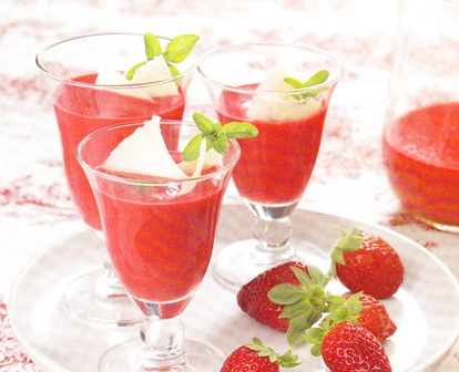 Gazpacho de fresas con Parmesano