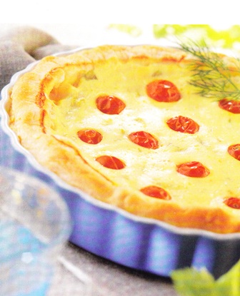 Quiche de ajos tiernos, tomatitos, apio y queso fresco al eneldo
