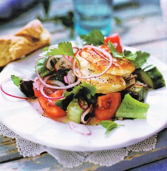 Ensalada griega con pescado