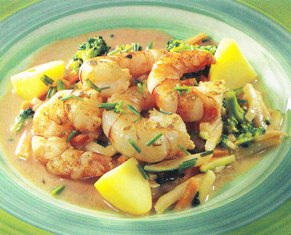 Gambas con juliana de hortalizas