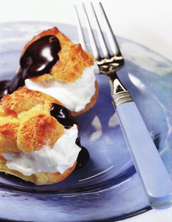 Lionesas con nata y chocolate caliente