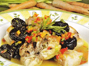 Guiso de conejo con ciruelas y pimientos