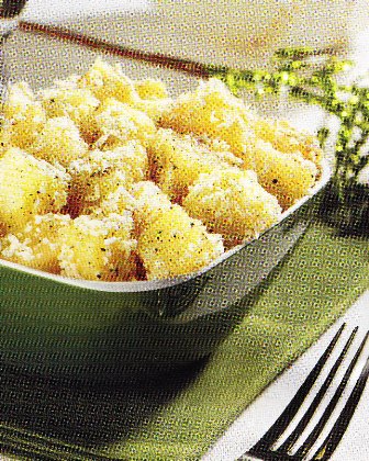 Papas con queso cotija y hierbas