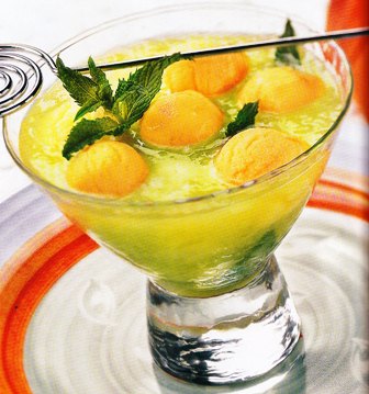 Sopa de melón con helado de albaricoque