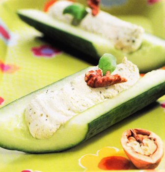 Pepinos rellenos con crema de tofu y nueces