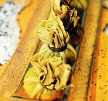 Saquitos de sardina con yogurt y adormidera