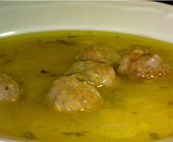 Sopa de albóndigas