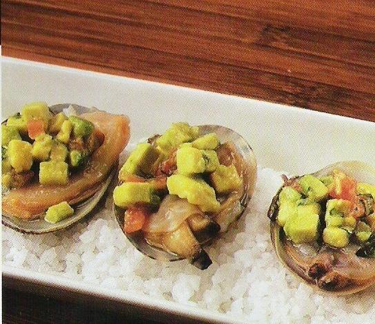 Almejas con guacamole