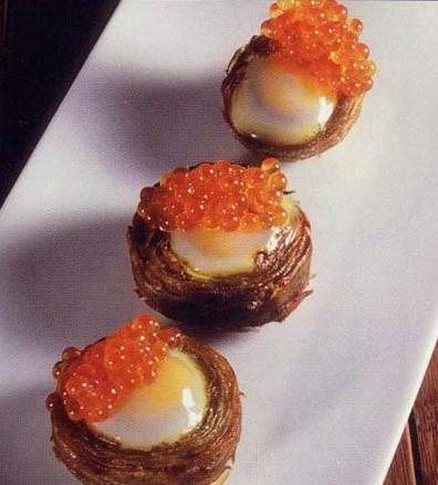 Delicioso aperitivo de alcachofas con huevos y huevas