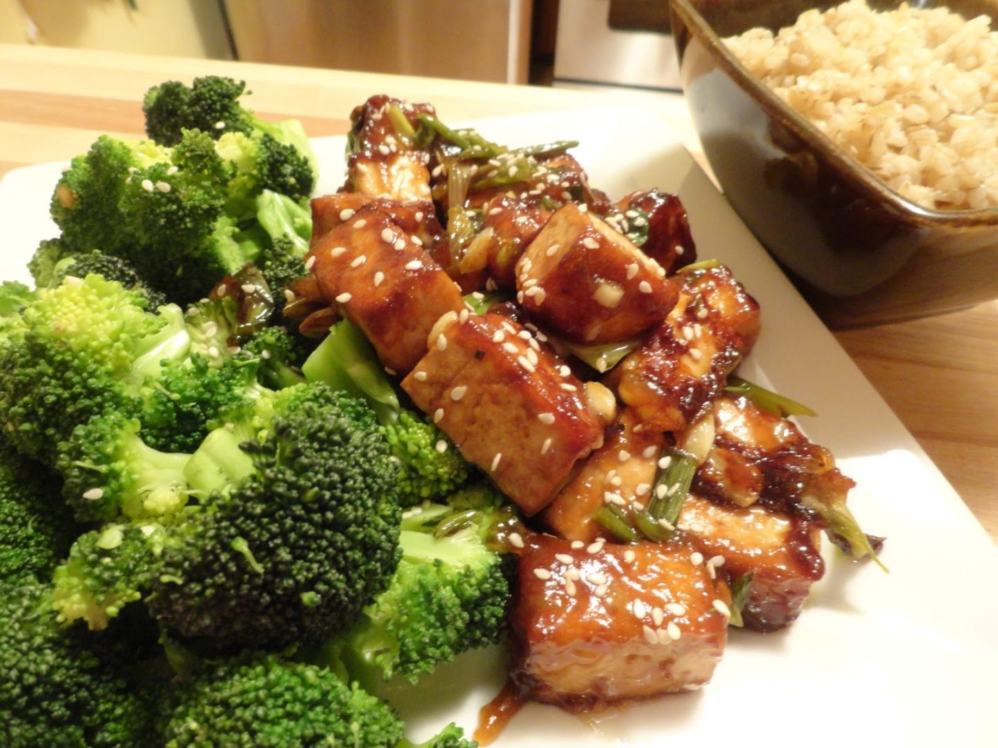 Brócoli con tofu y cacahuetes