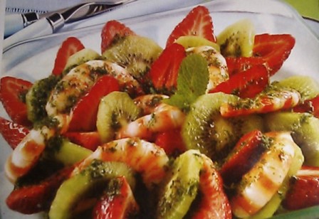 Ensalada de navidad con fresones y langostinos